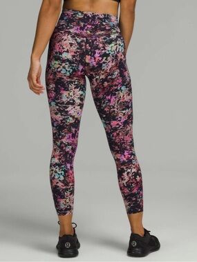 Lululemon Base Pace High-Rise Tight 25"
Stencil Blossom Red Multi Size 0